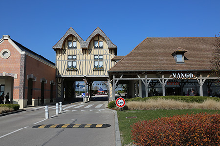 Mac Arthur Glenn, Troyes. 